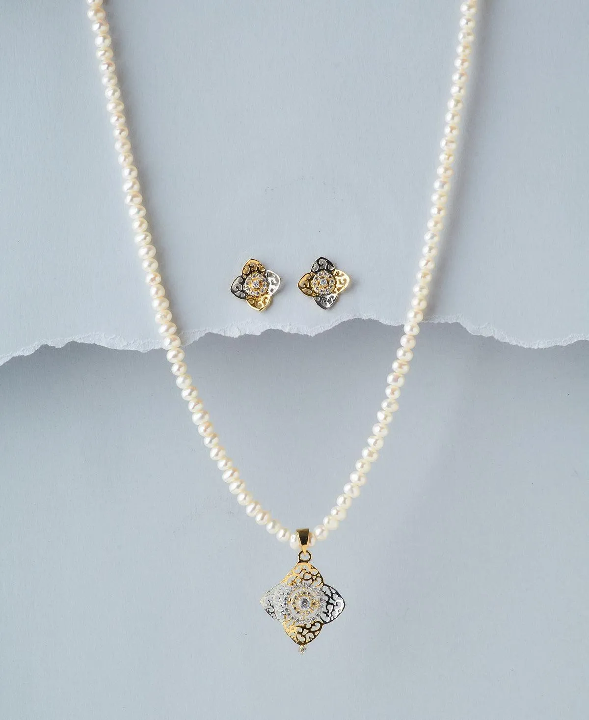 Beautiful Pearl Necklace Set