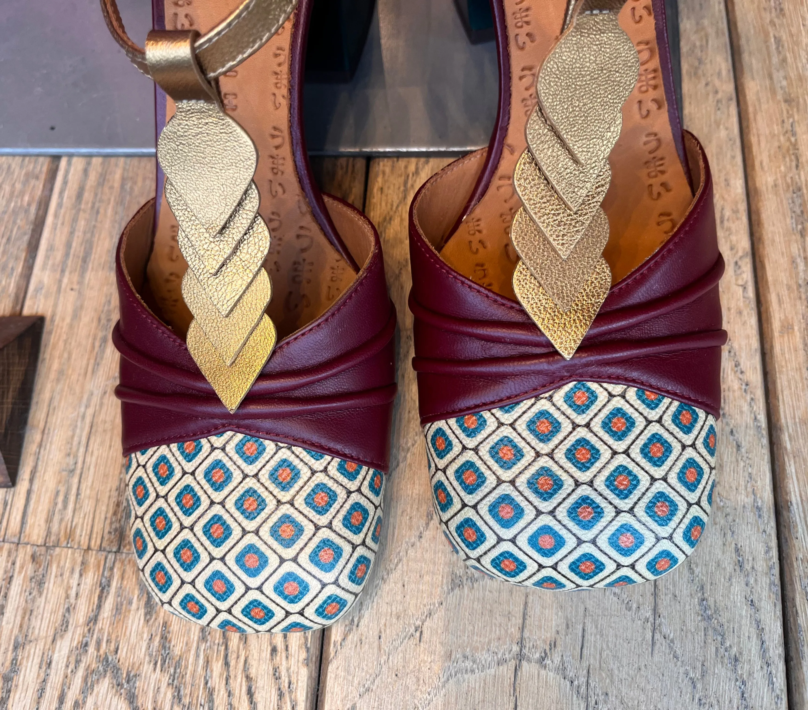 SUMORI Green burgundy multi leather shoes by CHIE MIHARA