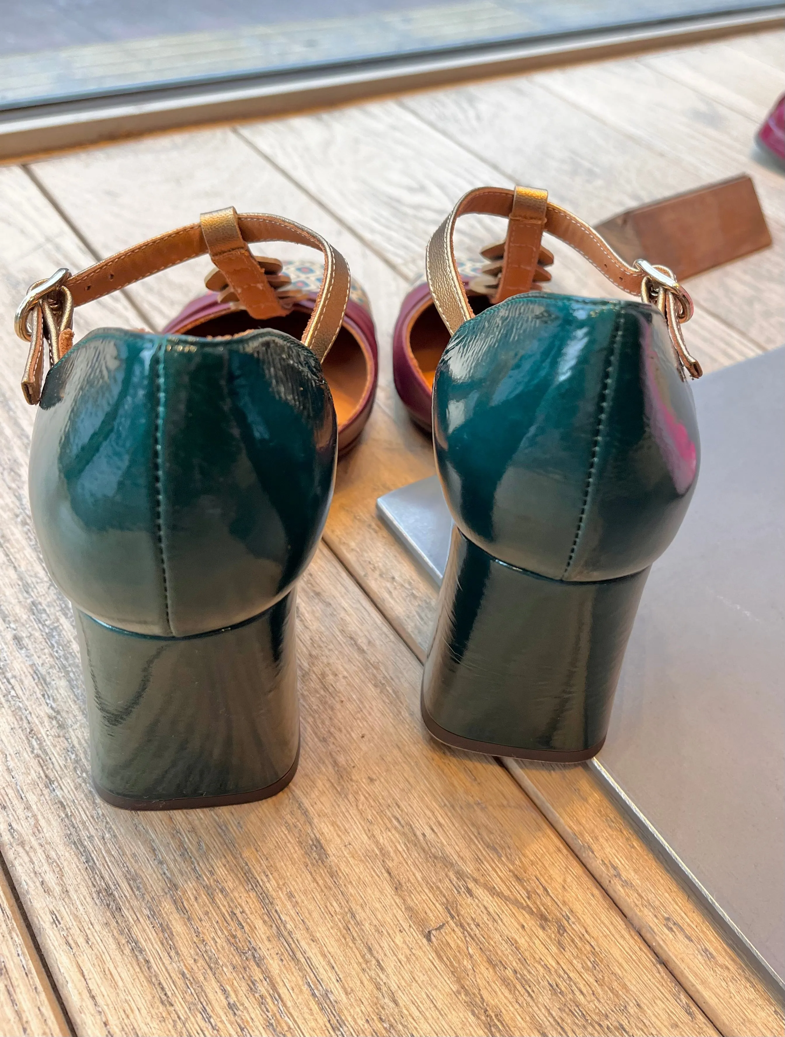 SUMORI Green burgundy multi leather shoes by CHIE MIHARA